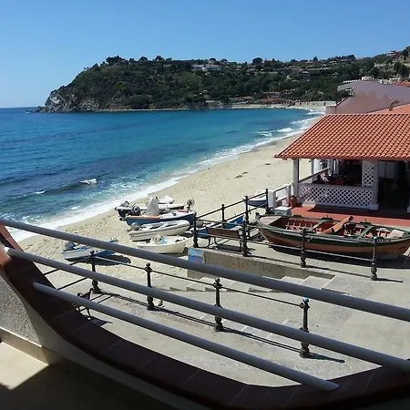 Casa Sulla Spiaggia Nonna Peppina Сasa de vacaciones *